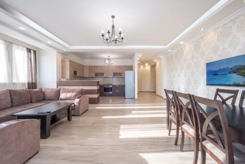 Central Yerevan 2 Bedroom Luxury Apartment
