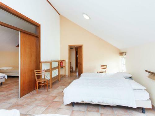 Lovely Farmhouse In Baexem Near Forest