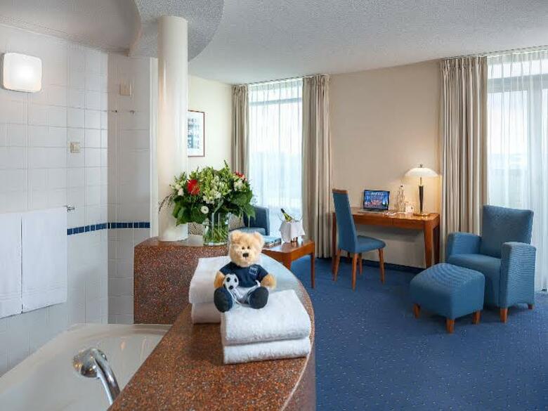 Hotel Ramada By Wyndham Amsterdam Airport Schiphol