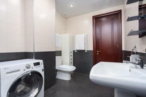 Central Yerevan 2 Bedrooms Premium Apartment Small Center