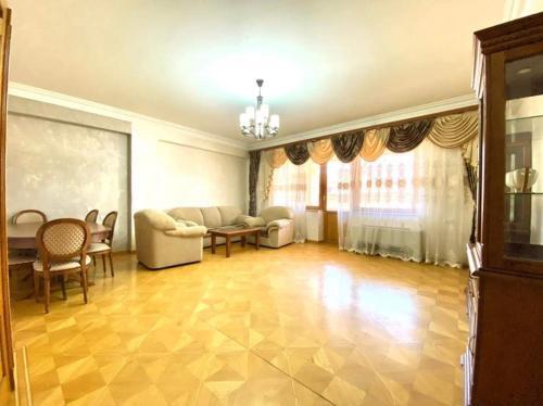 Apartamento Two Bedroom On Norther Ave.