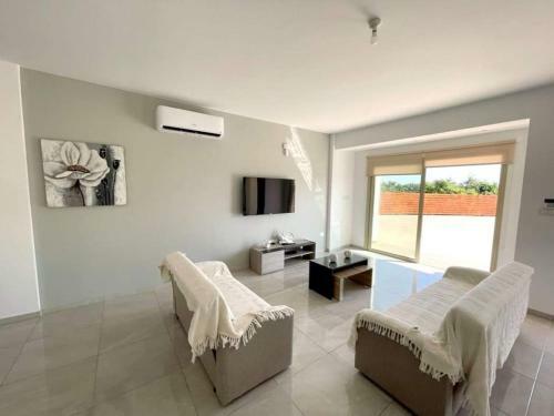 New Modern 4 Bed Villa Near Beach In Paphos