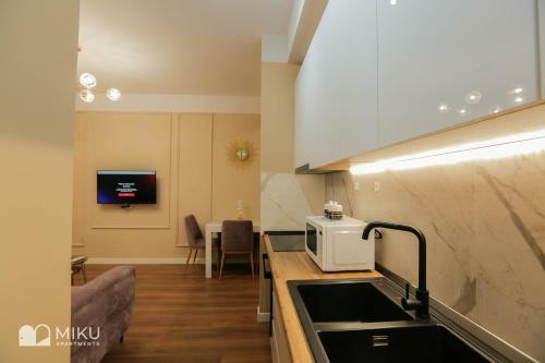 Miku Apartment-perfect 1bd At Komuna E Parisit
