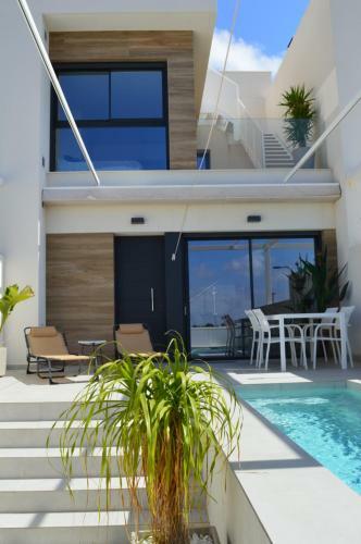 Luxury Villa Rojales With Private Pool & Jacuzzi