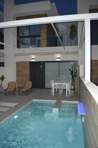 Luxury Villa Rojales With Private Pool & Jacuzzi