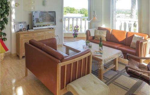 Three-bedroom Holiday Home In Quesada-rojales
