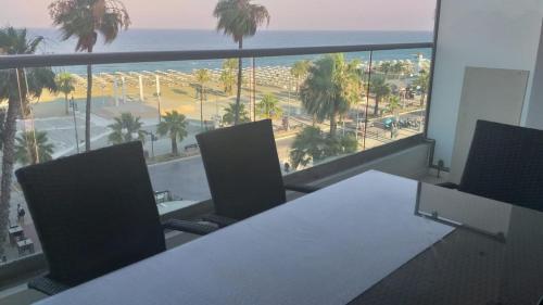 Apartamento Horizon Luxury Suite At Finikoudes Beach 301