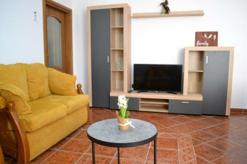 Kela's Central 5 Bd Apartment