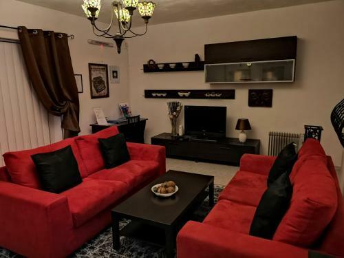 Village Corner 3 Bedroom Apartment With Garage