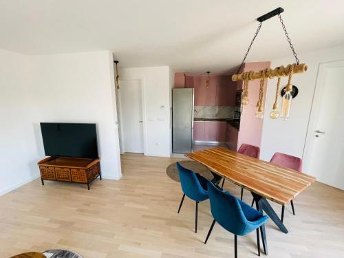 Apartment 7