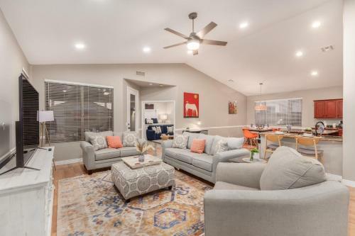 Awesome Chandler Home With Heated Pool! Home