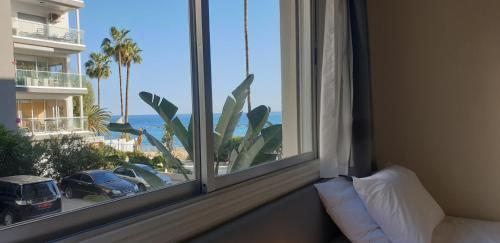 Lea Seafront Luxury Apartment (Breakbooking-cy)