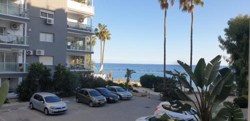 Lea Seafront Luxury Apartment (Breakbooking-cy)