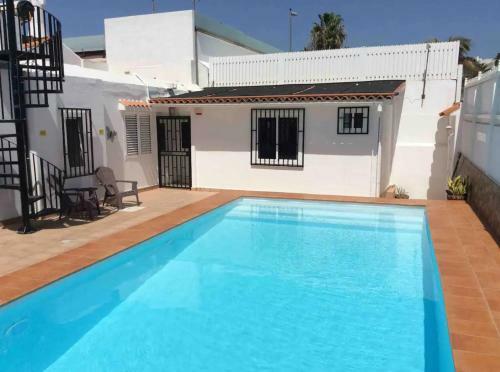 Villa Bahamas Private Heated Pool Close To Town.