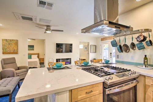 Old Town Cottonwood Cottage With Mod Interior!