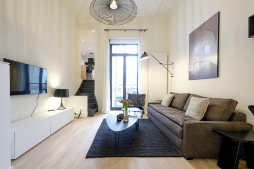 Fabulous Apartments In Ch�telain Area