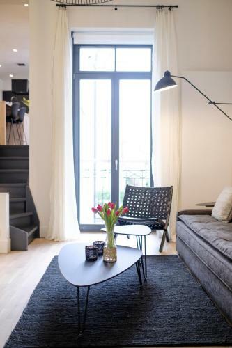 Fabulous Apartments In Ch�telain Area