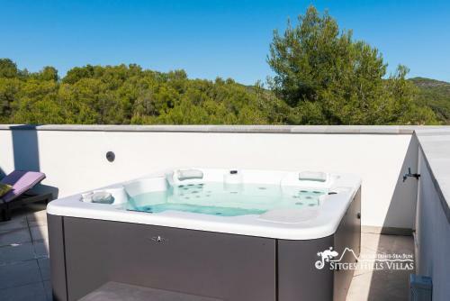 Villa Rueda With Heated Pool, Hot Tub And Great Views