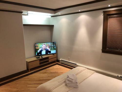 Apartamento Luxury One Bed/bath Condo W/ Parking On Whyte Ave