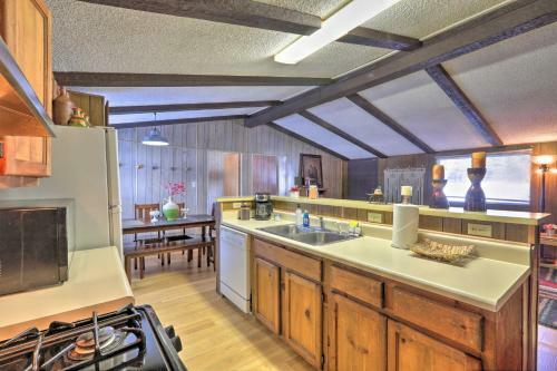 Cozy Cabin Retreat With On-site Trail Access!