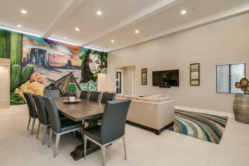 Luxe 4 Bdrm Wpool And Spa On Golf Course Lot