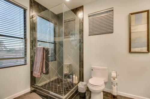Luxe 4 Bdrm Wpool And Spa On Golf Course Lot