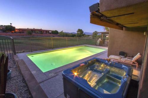 Luxe 4 Bdrm Wpool And Spa On Golf Course Lot