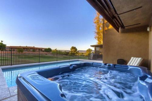 Luxe 4 Bdrm Wpool And Spa On Golf Course Lot