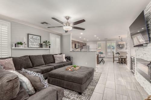Super Upgraded Gilbert 2 Story! Dog Friendly! Home