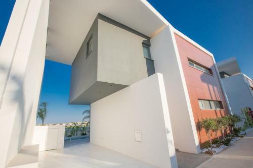The White H Villa, Protaras, Fresh And Peaceful