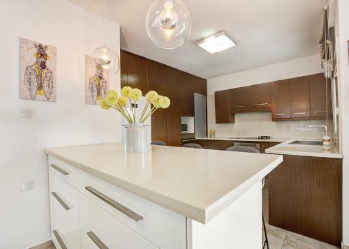 Sunnyvillascyprus: Modern 3br Villa /w Pool