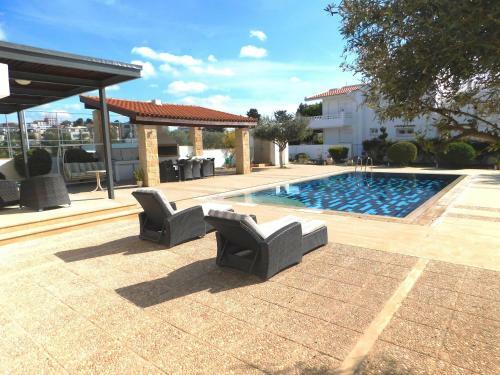 6 Bdr Villa With Tennis Court