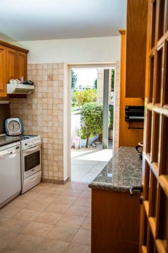 6 Bdr Villa With Tennis Court