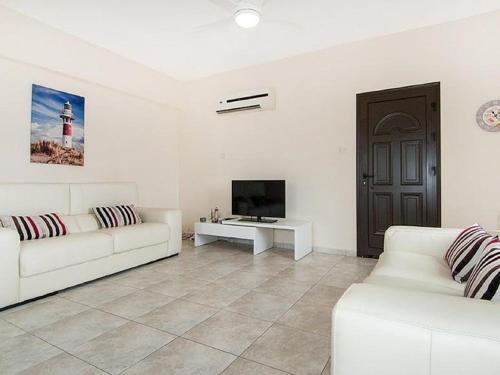 Beautiful 2 Bedroom Apartment At Premium Location.