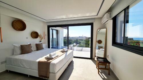 Phaedrus Living: Seaview Luxury Villa Venus
