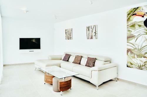 Villa Vila Carla - 3bdr + 3bath In Amarilla Golf
