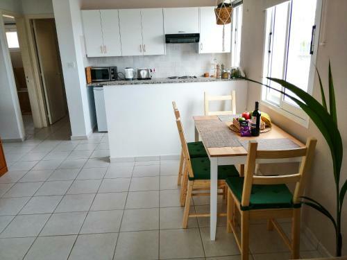 Top Seaview Apartment In Peyia