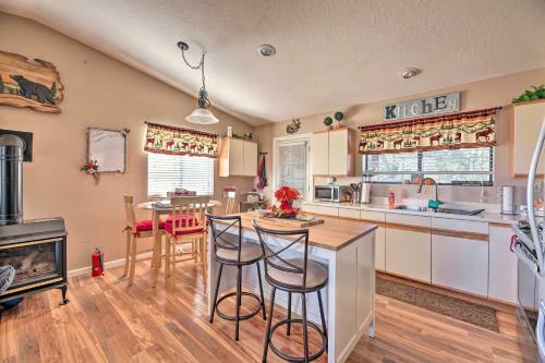 High Country Hideaway With Fire Pits And Grill!
