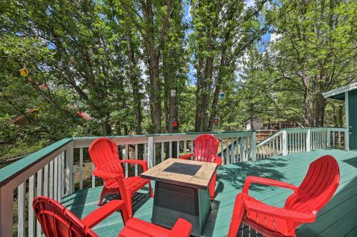 Family-friendly Pinetop Retreat Deck And Yard!