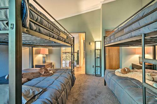 Relaxing Pinetop Townhome With Deck And Grill!