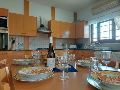 4 Bd Villa By Golden Bay Beach In Pyla