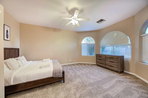 Spacious & Updated House Pool
