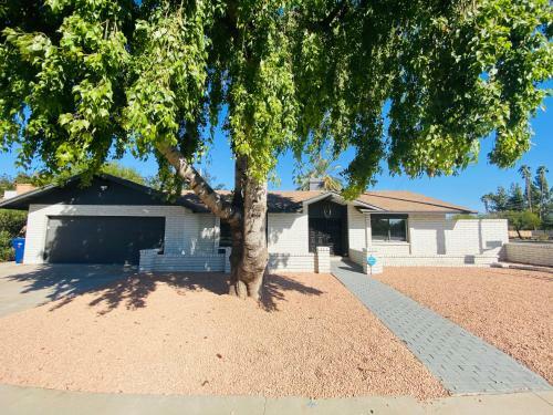 Amazing Mesa Home With Basement! Sleeps 18!