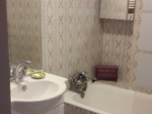 Maison Cap D'agde, 4 Pi�ces, 5 Personnes - Fr-1-607-65