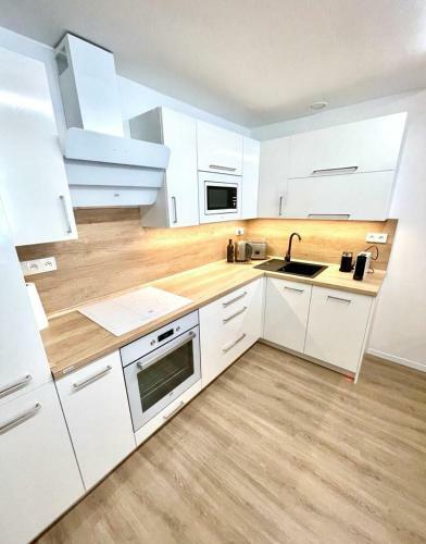 Angel Apartment ?ern� D?l