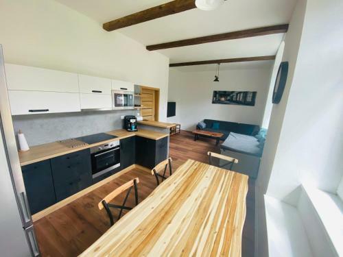 Woody Apartm�n ?ern� D?l