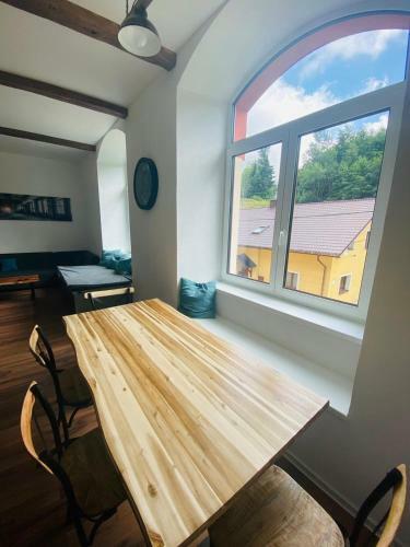 Woody Apartm�n ?ern� D?l