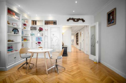 Zurriola Beachfront Luxury Apartment