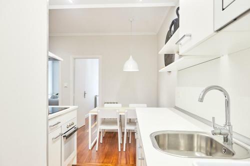 San Martin Apartment By Basque Homes