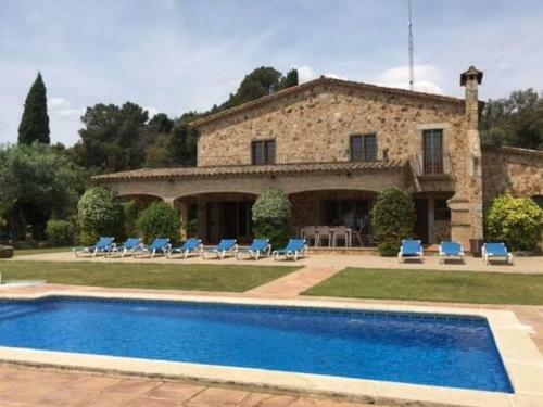 Spacious Villa In Romanya de La Selva With Swimming Pool